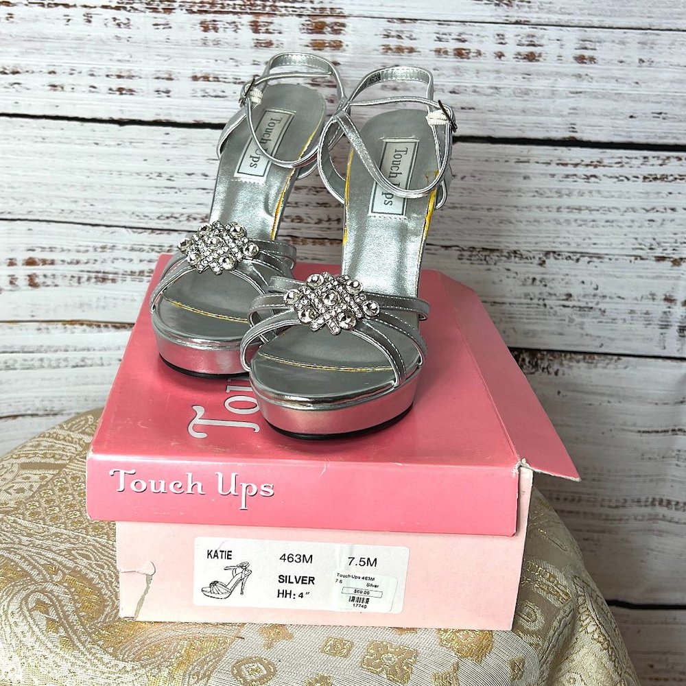 Touch Ups Katie Silver dress shoes size 7.5